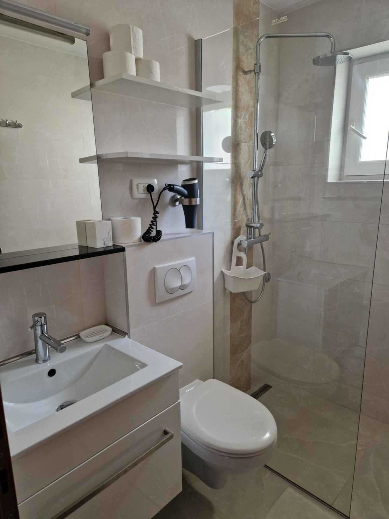 Apartments Saric Baška Voda Εξωτερικό φωτογραφία