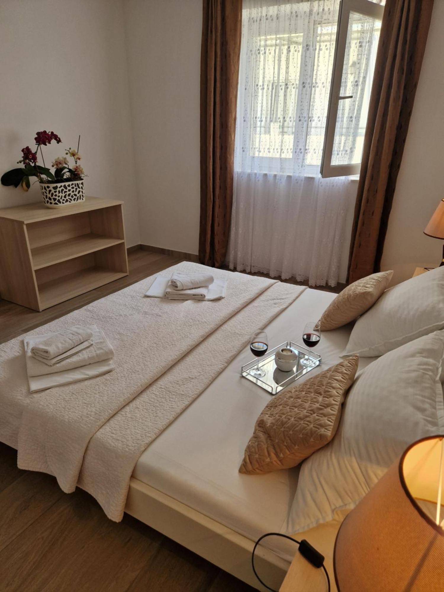 Apartments Saric Baška Voda Εξωτερικό φωτογραφία